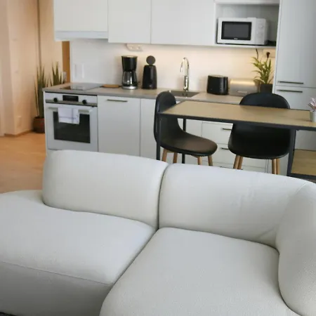 Huoneisto Modern For 2 In *